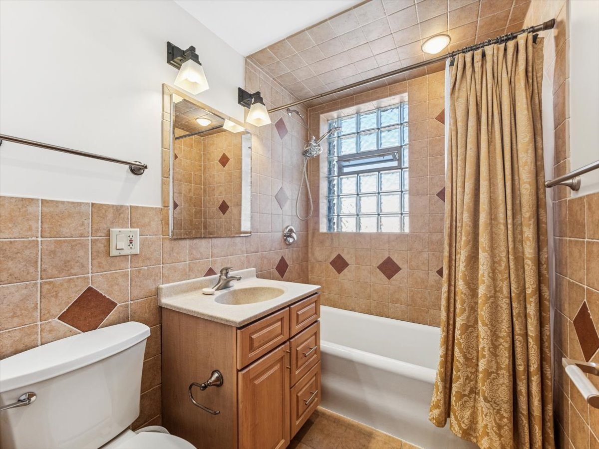 4720 N Springfield Avenue Unit: 3