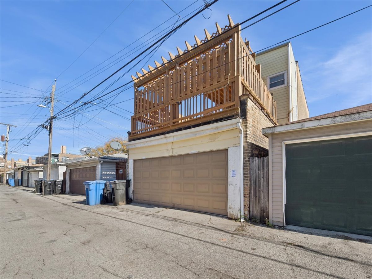 4720 N Springfield Avenue Unit: 3