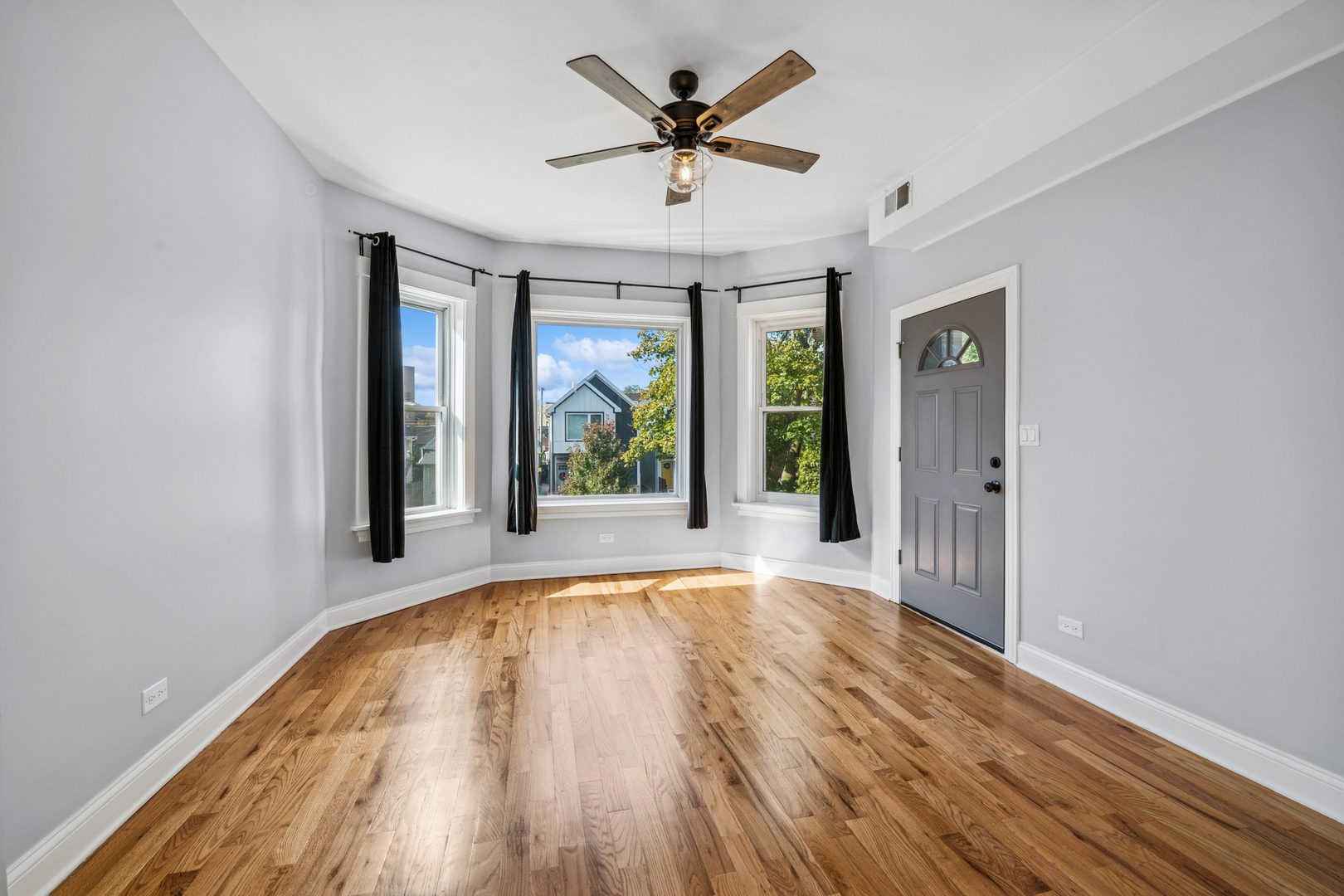 4045 N Monticello Avenue Unit: 2