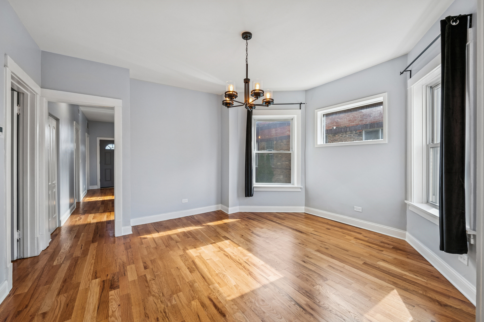 4045 N Monticello Avenue Unit: 2