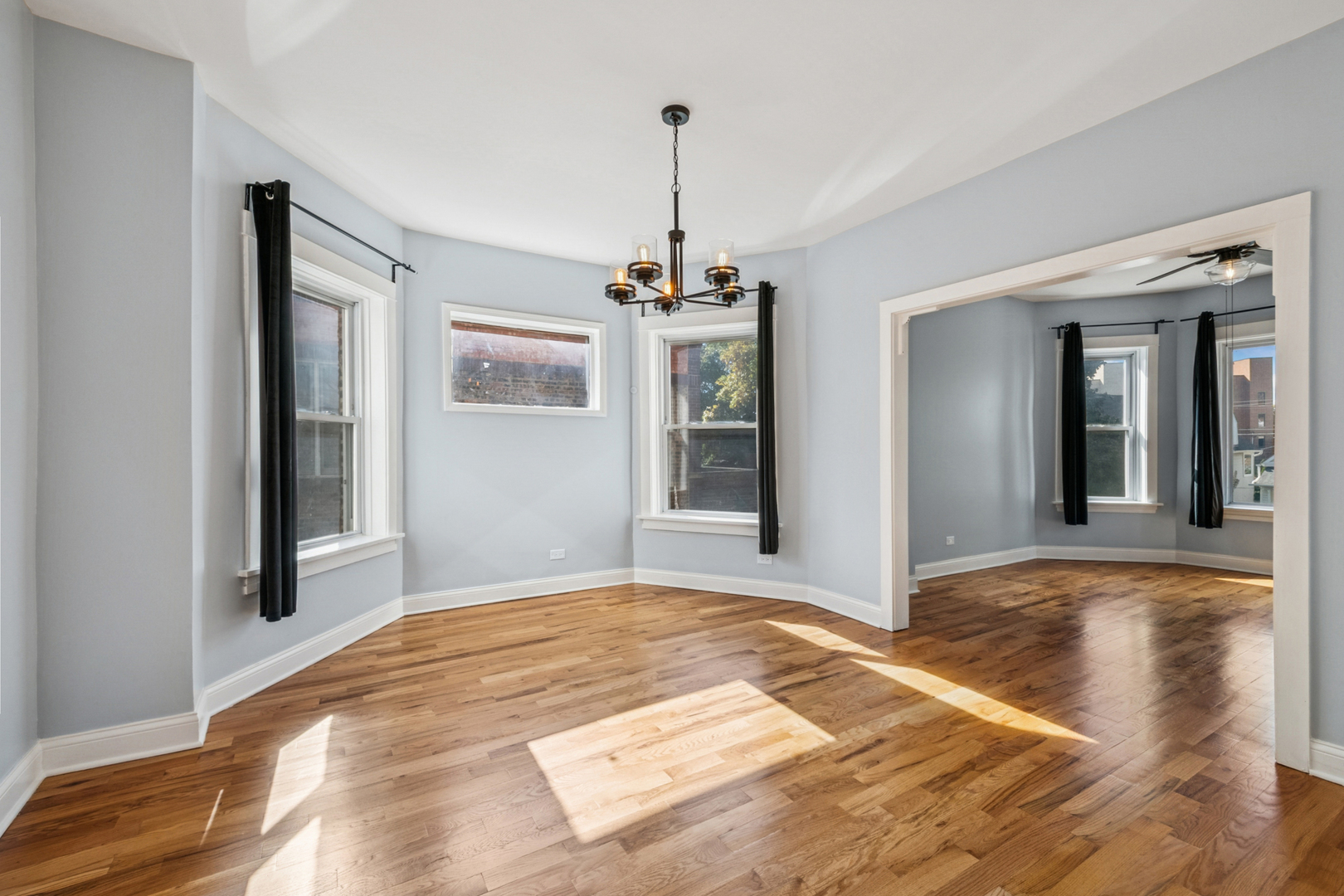 4045 N Monticello Avenue Unit: 2