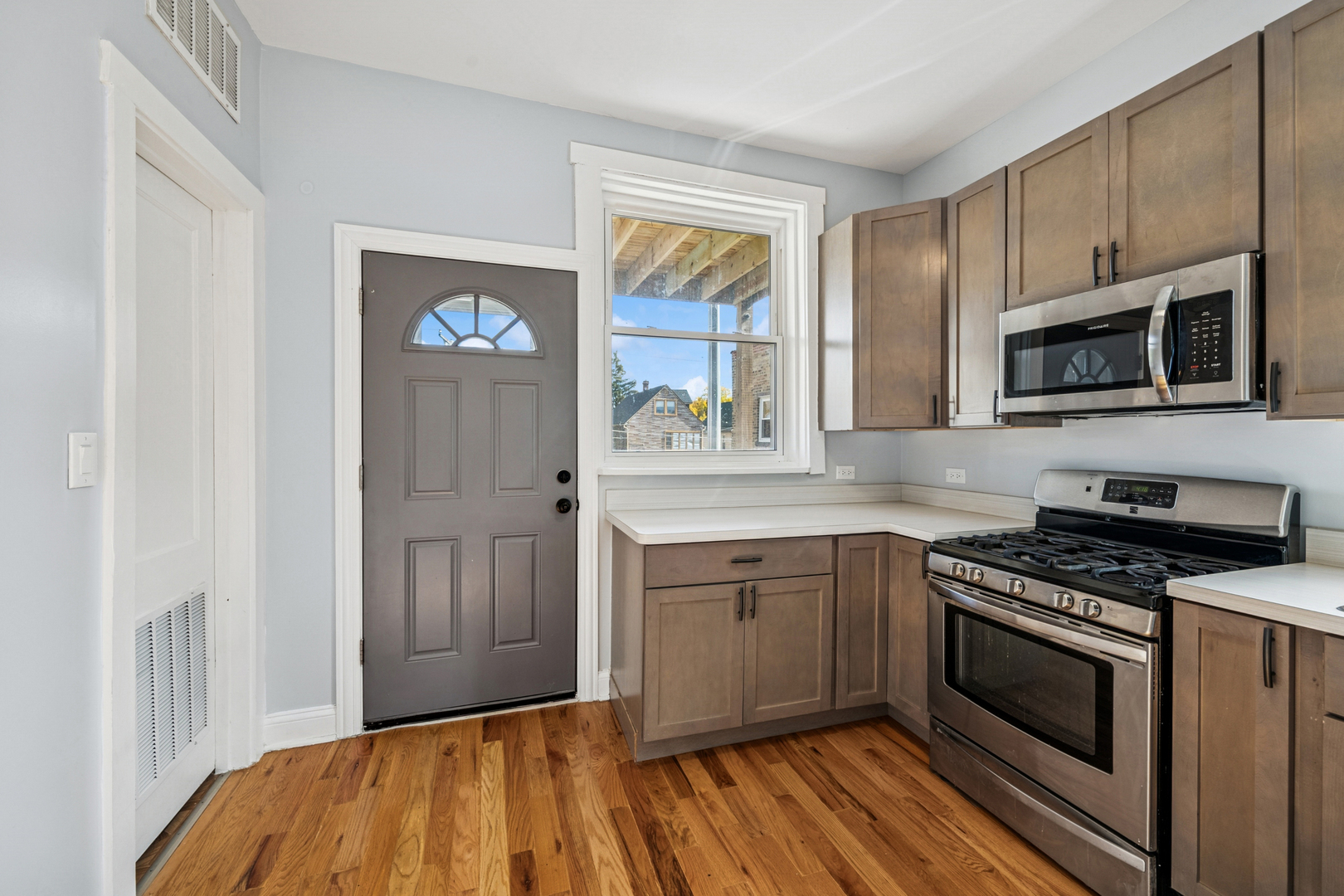 4045 N Monticello Avenue Unit: 2
