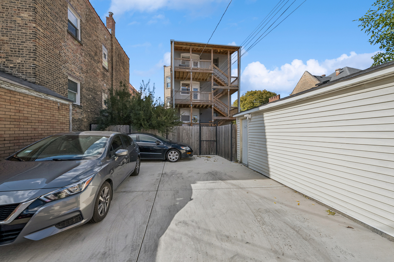 4045 N Monticello Avenue Unit: 2