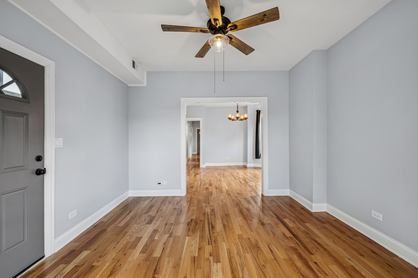 4045 N Monticello Avenue Unit: 2