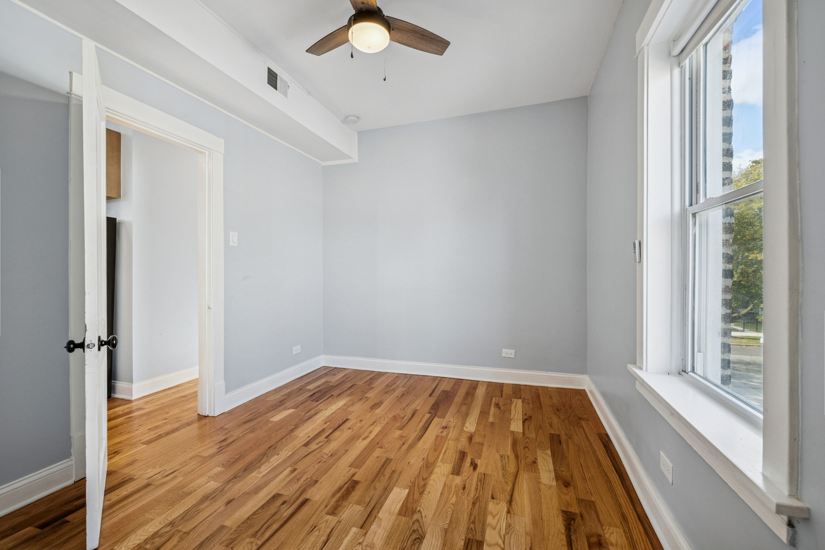 4045 N Monticello Avenue Unit: 2