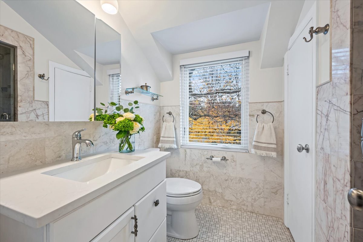 300 Lincolnwood Road