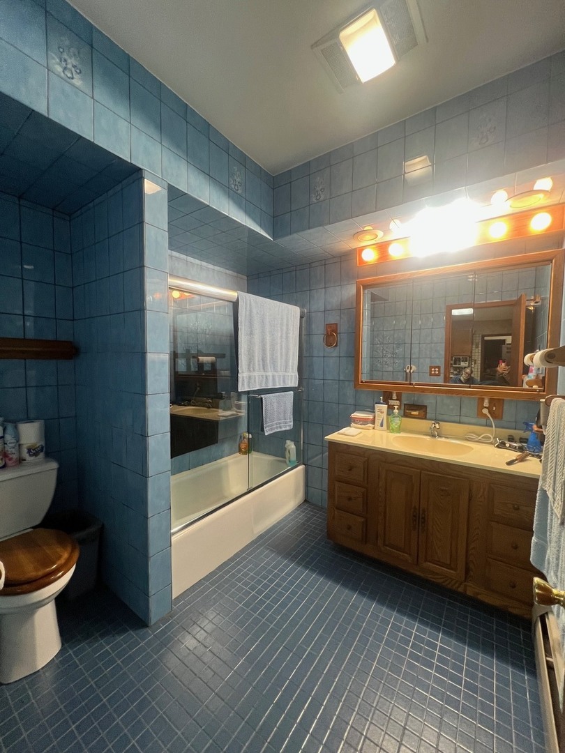 6420 N Western Avenue