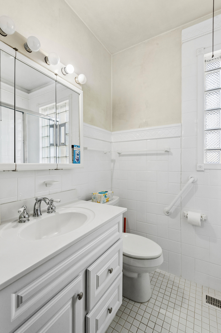 6420 N Western Avenue