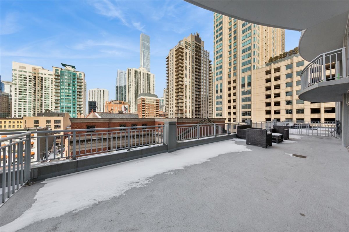 600 N Dearborn Avenue Unit: 805