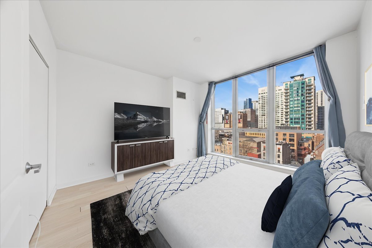 600 N Dearborn Avenue Unit: 805