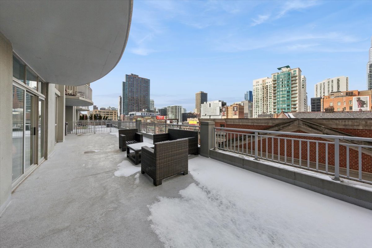 600 N Dearborn Avenue Unit: 805