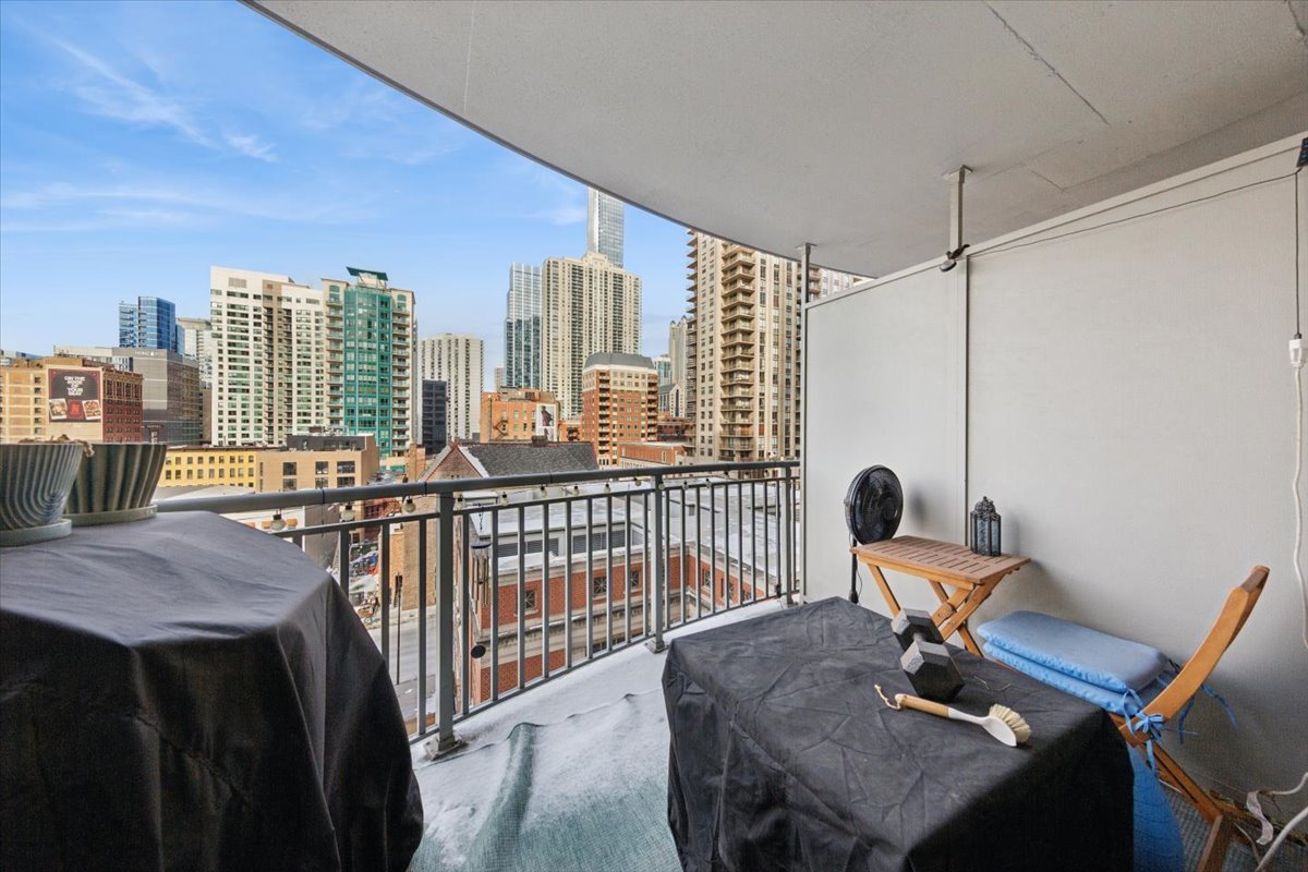 600 N Dearborn Avenue Unit: 805