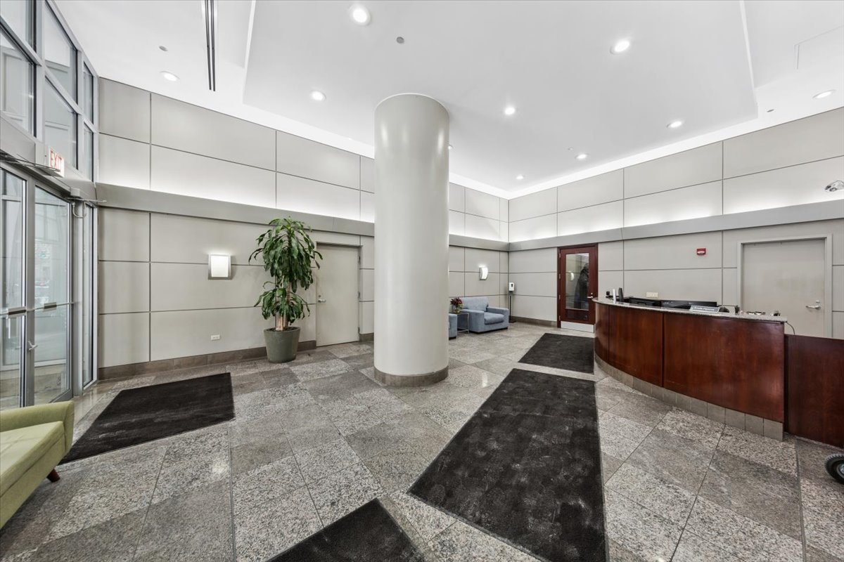 600 N Dearborn Avenue Unit: 805