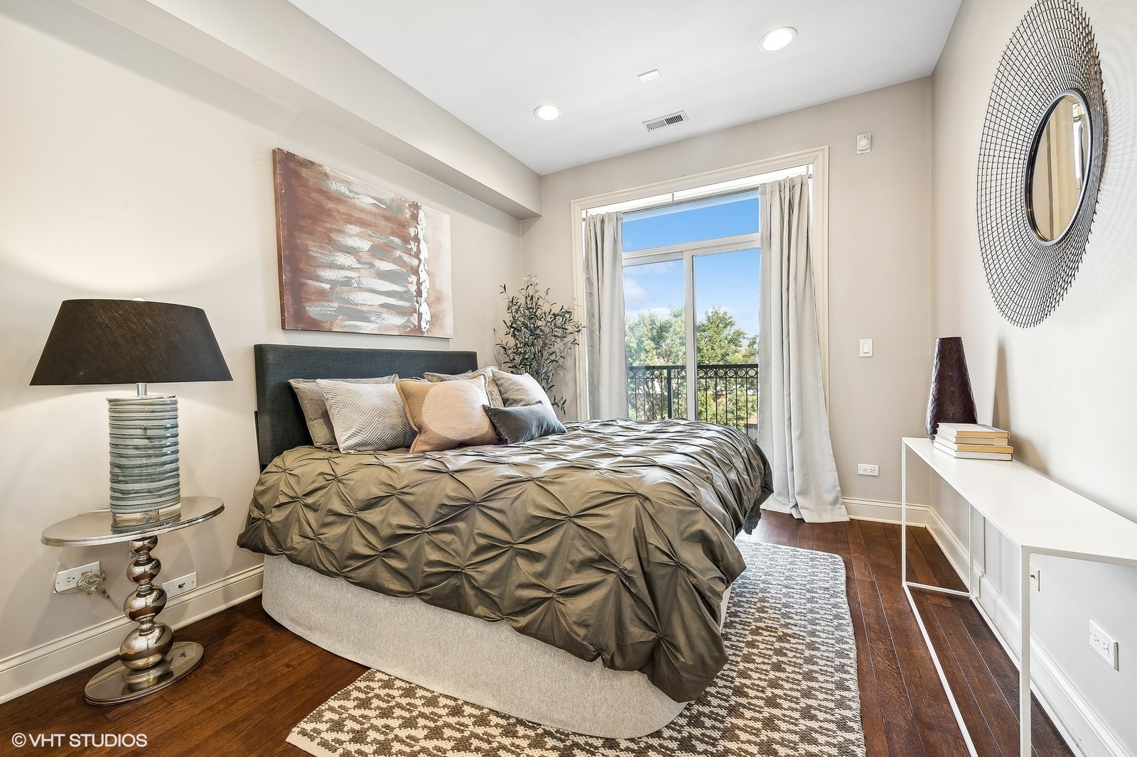 1890 N Milwaukee Avenue Unit: 3C