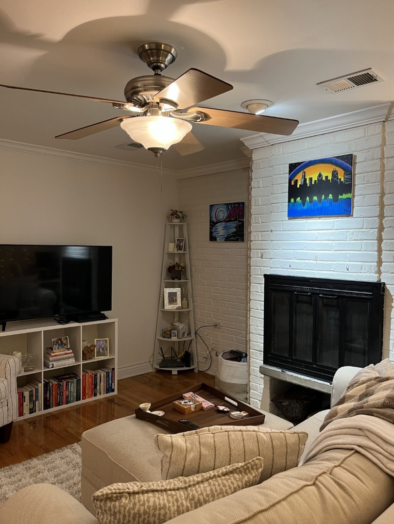 643 W Barry Avenue Unit: 1A