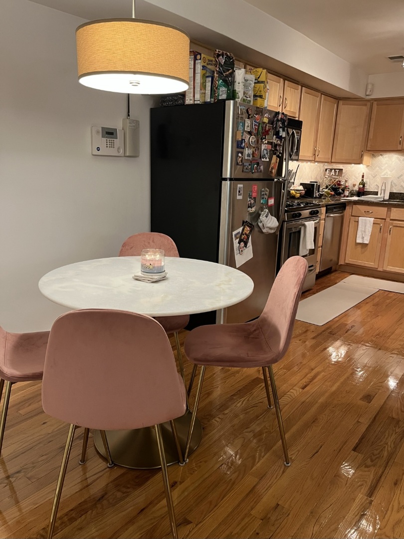 643 W Barry Avenue Unit: 1A