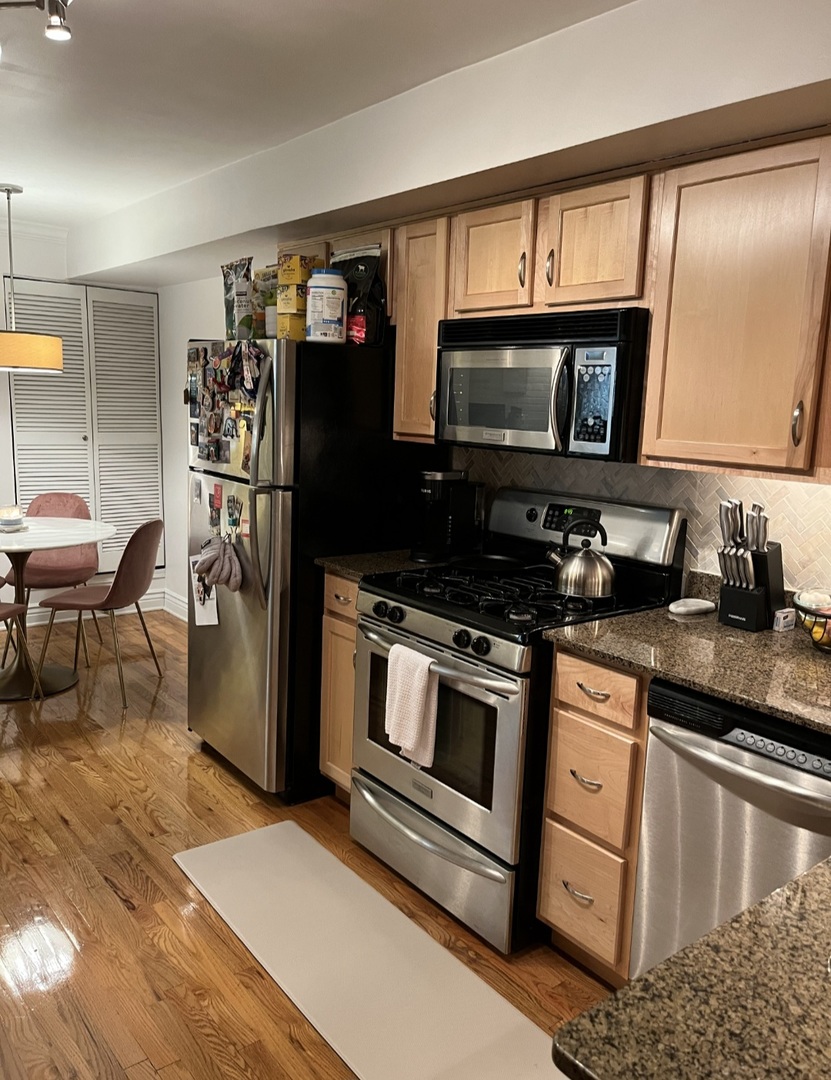643 W Barry Avenue Unit: 1A