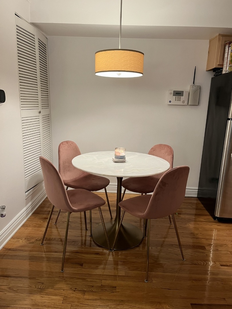 643 W Barry Avenue Unit: 1A