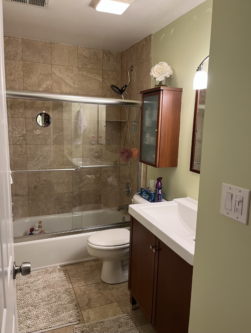 643 W Barry Avenue Unit: 1A