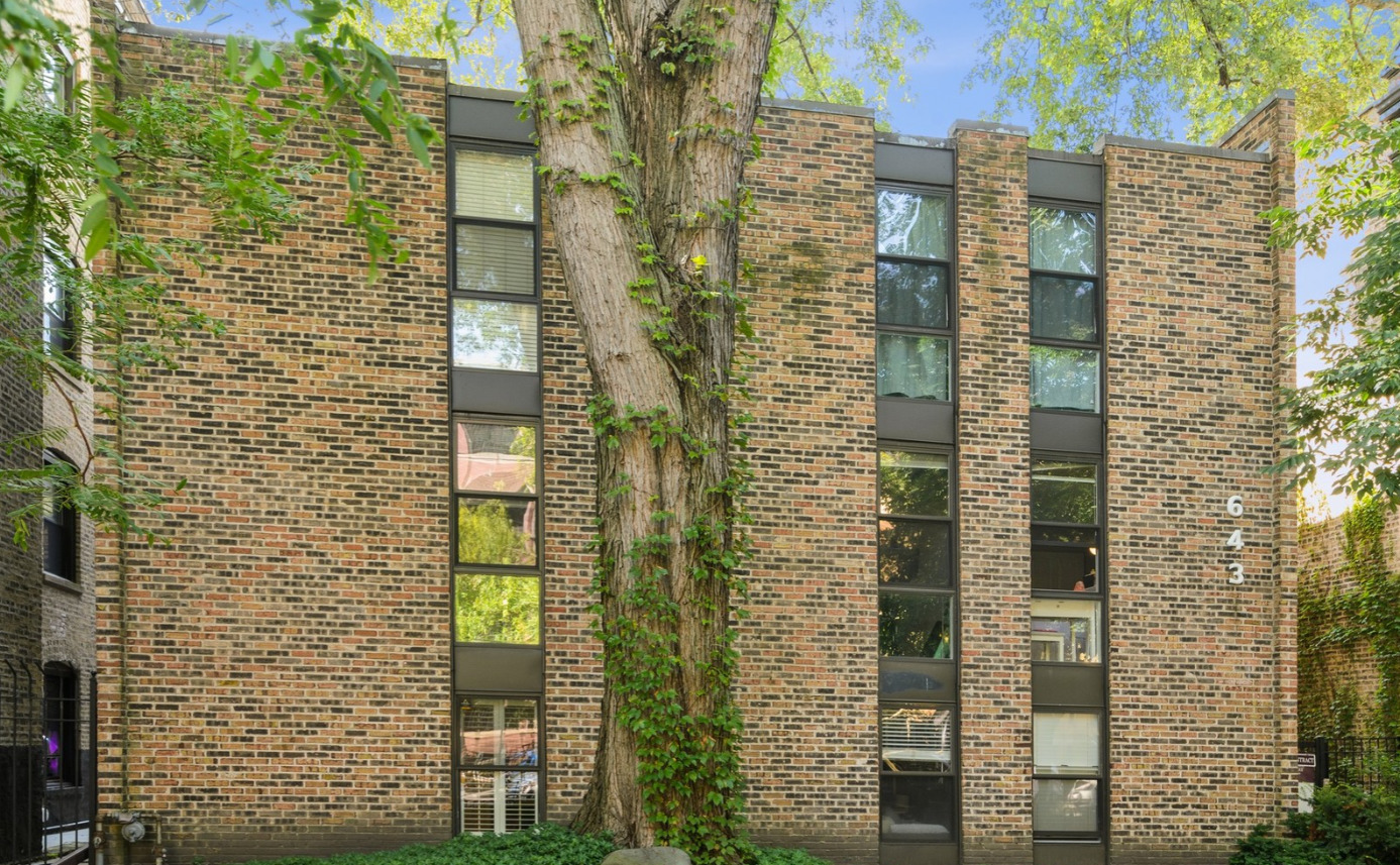 643 W Barry Avenue Unit: 1A