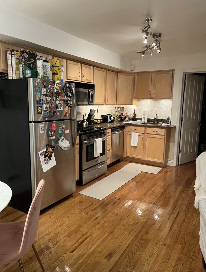 643 W Barry Avenue Unit: 1A