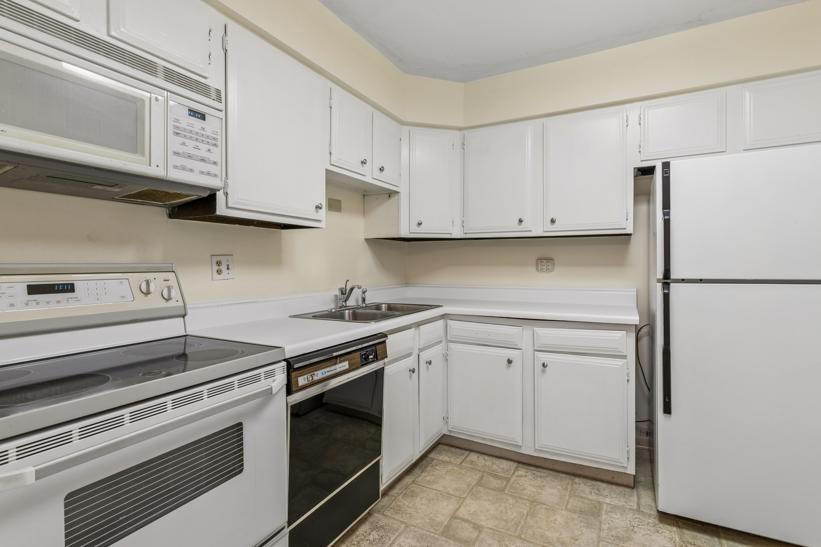 925 Spring Hill Drive Unit: 102