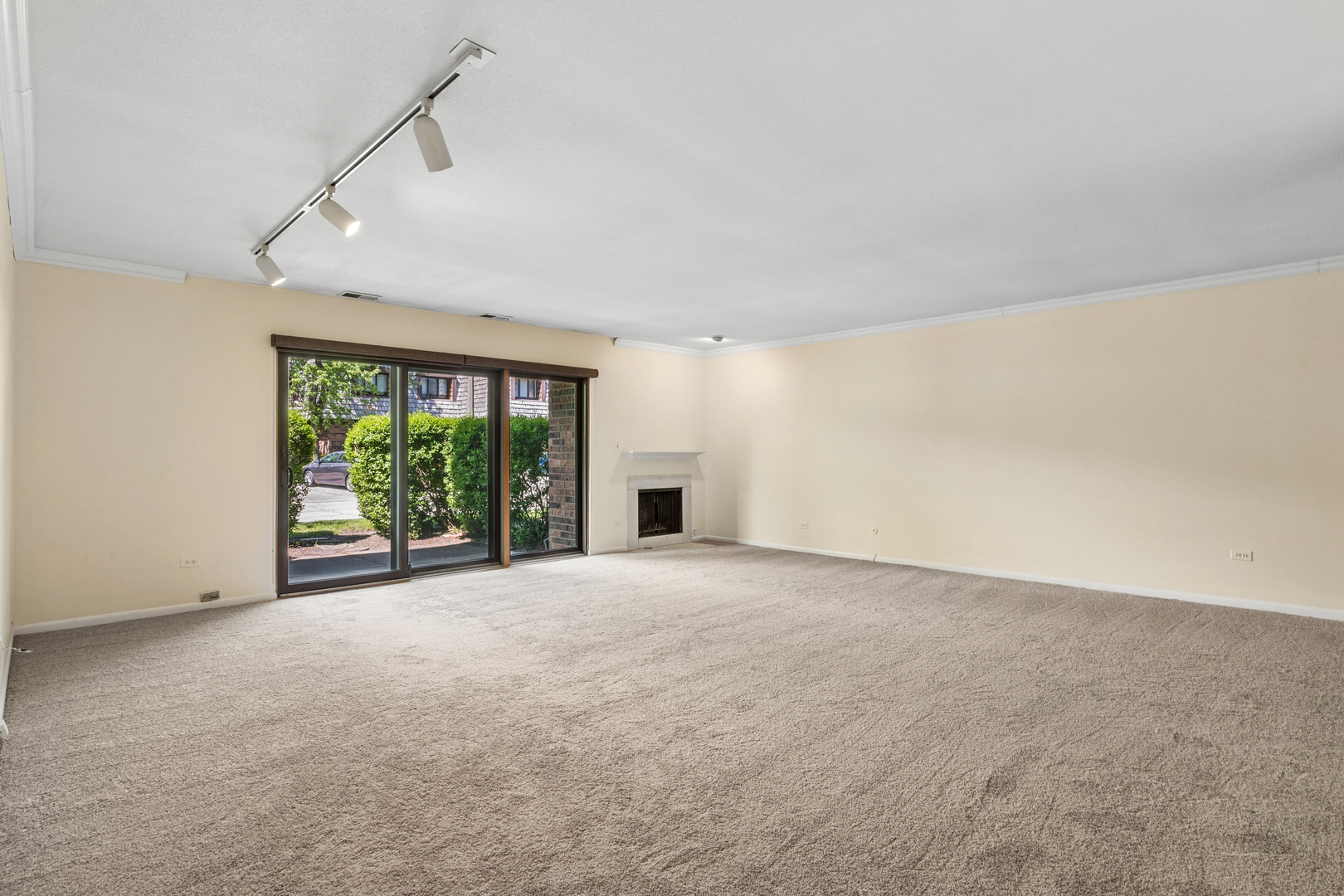 925 Spring Hill Drive Unit: 102