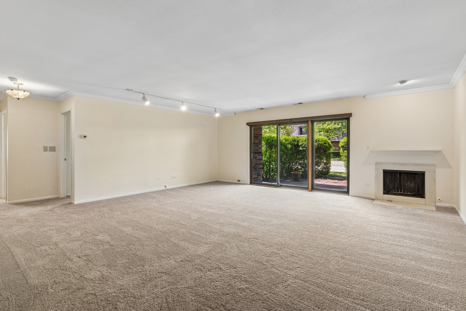 925 Spring Hill Drive Unit: 102