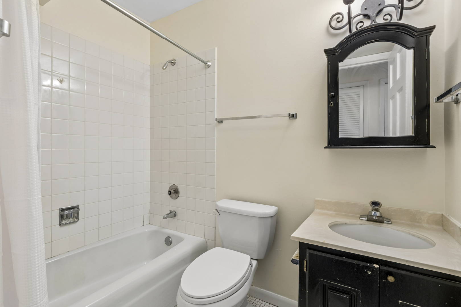 925 Spring Hill Drive Unit: 102