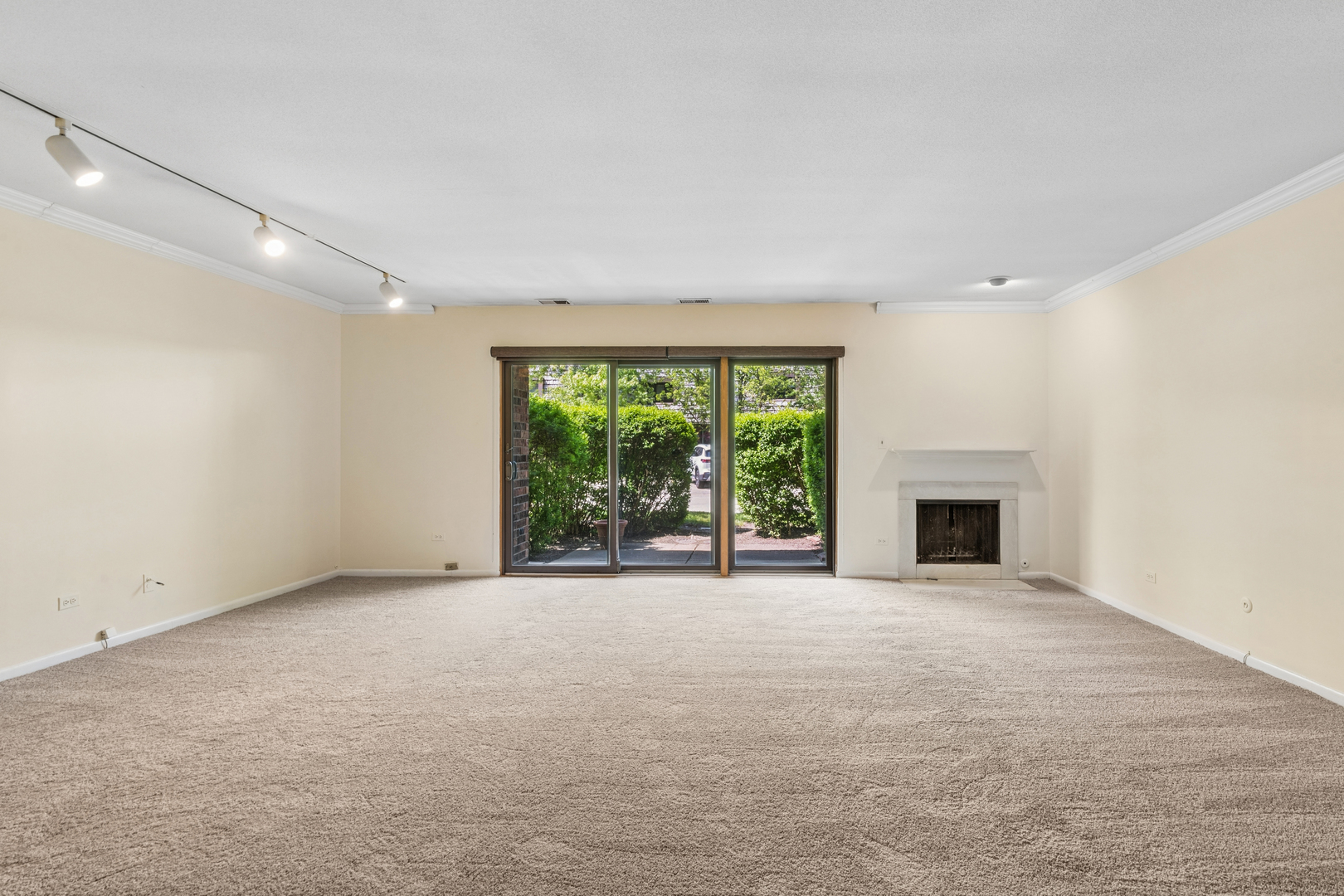 925 Spring Hill Drive Unit: 102