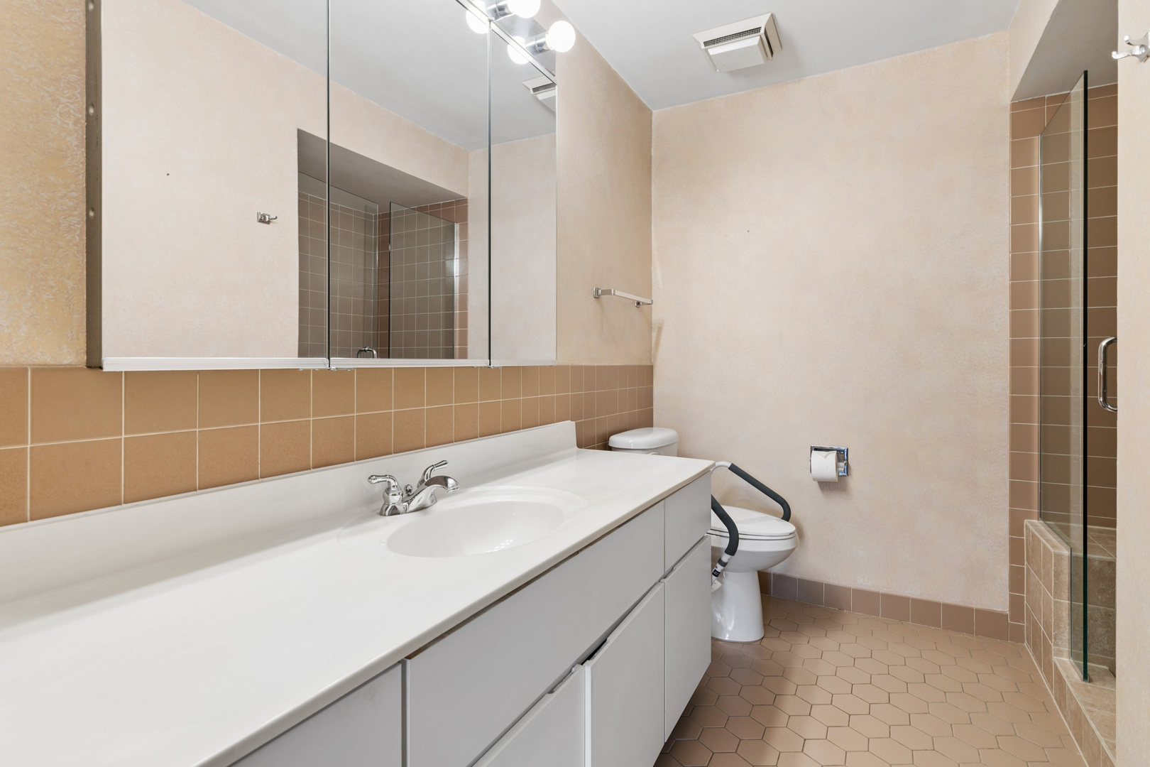 8100 W Foster Lane Unit: 311