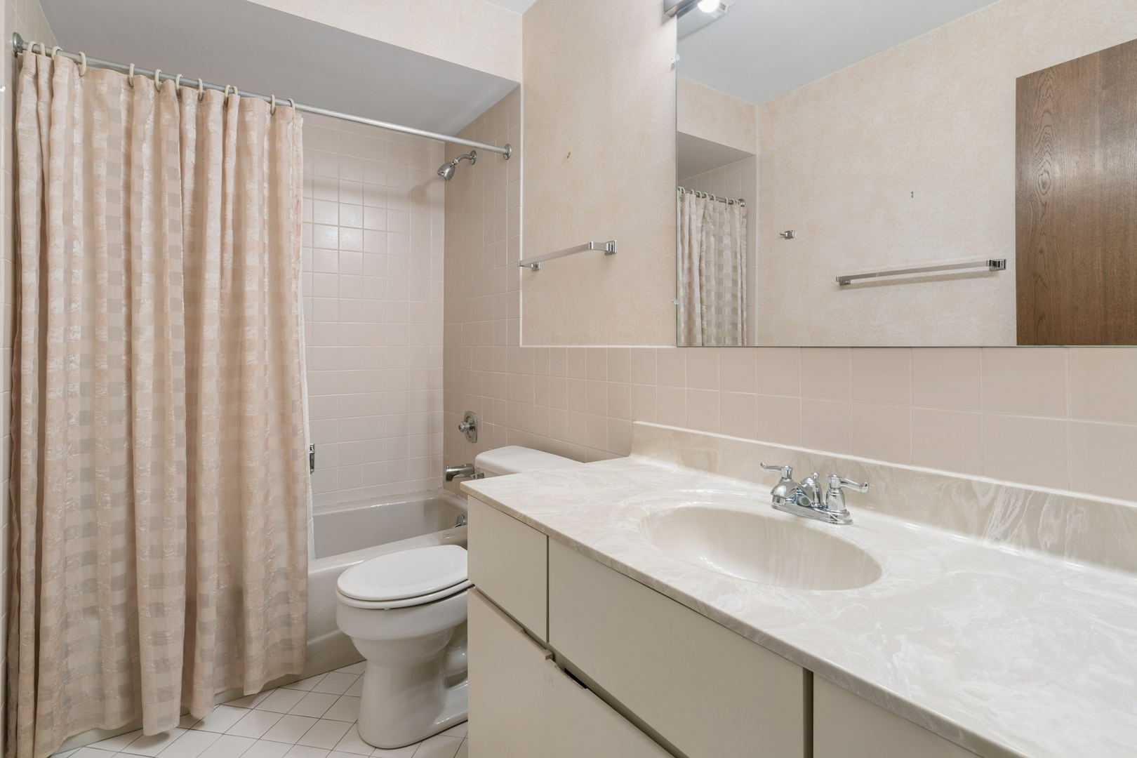8100 W Foster Lane Unit: 311