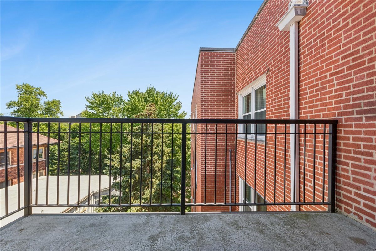 930 Hinman Avenue Unit: 504