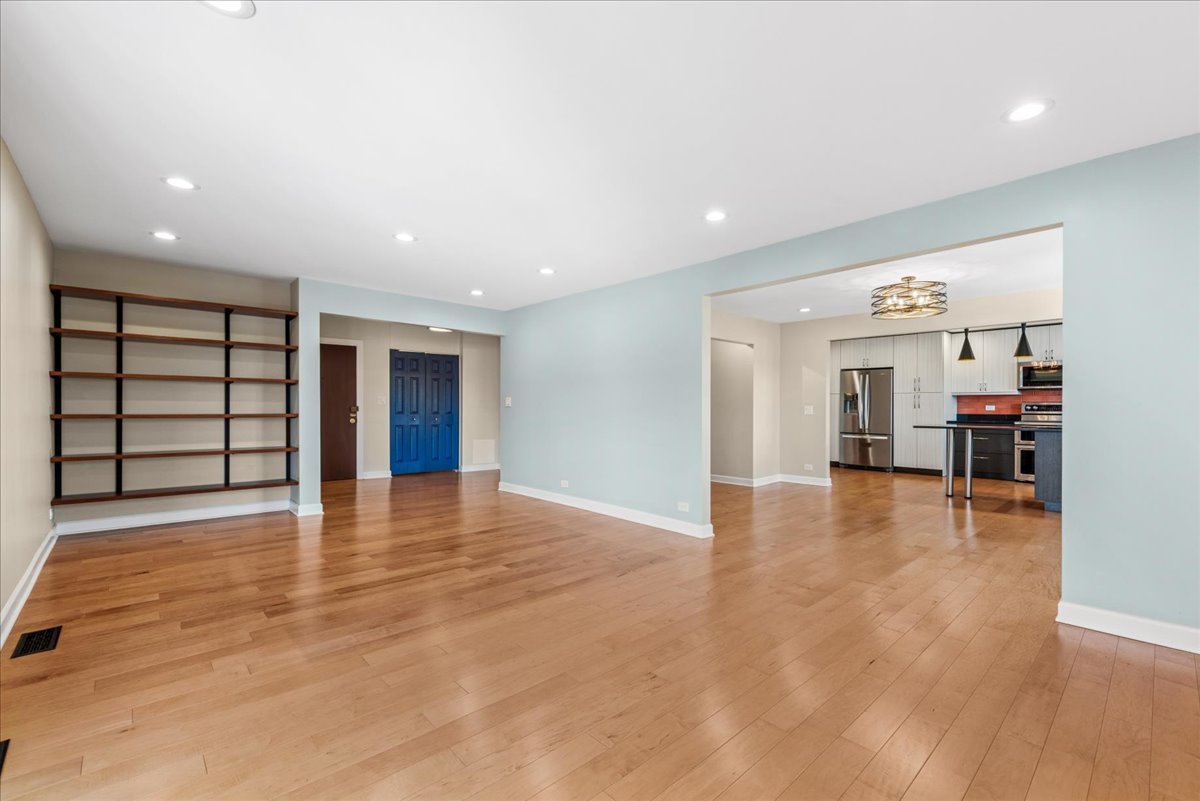 930 Hinman Avenue Unit: 504