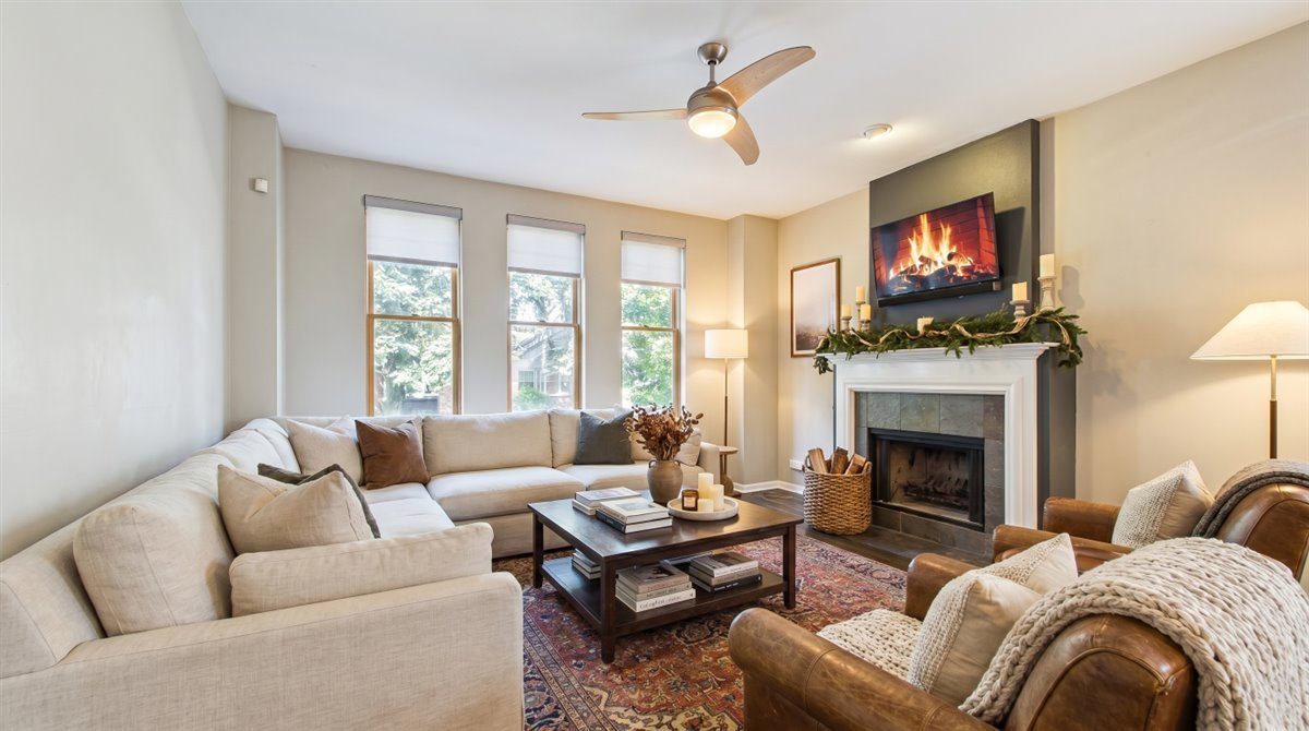 4315 N Richmond Street Unit: 1N