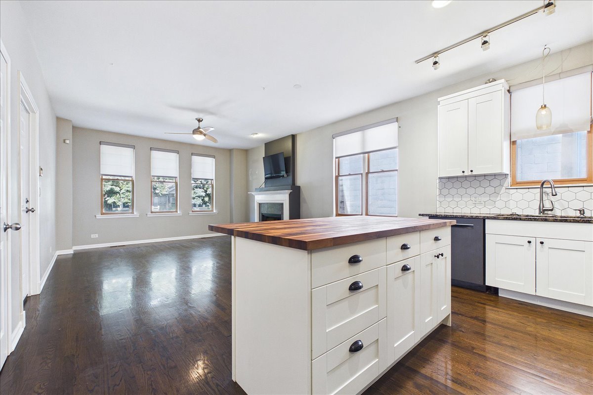 4315 N Richmond Street Unit: 1N