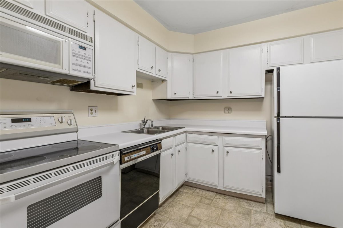 925 Spring Hill Drive Unit: 102