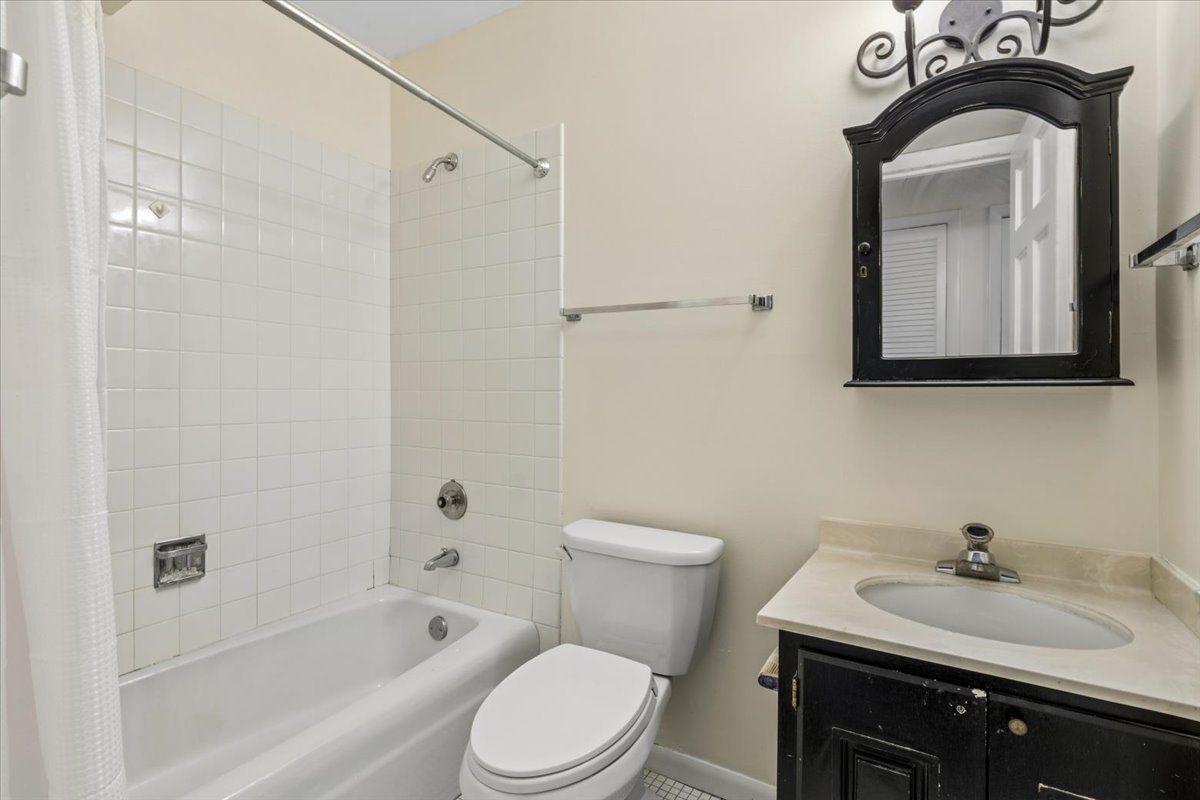 925 Spring Hill Drive Unit: 102