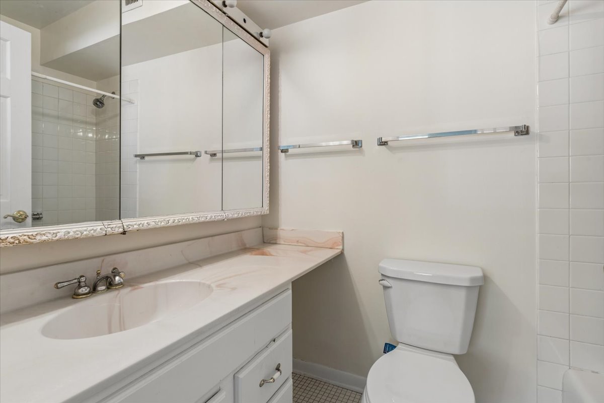 925 Spring Hill Drive Unit: 102