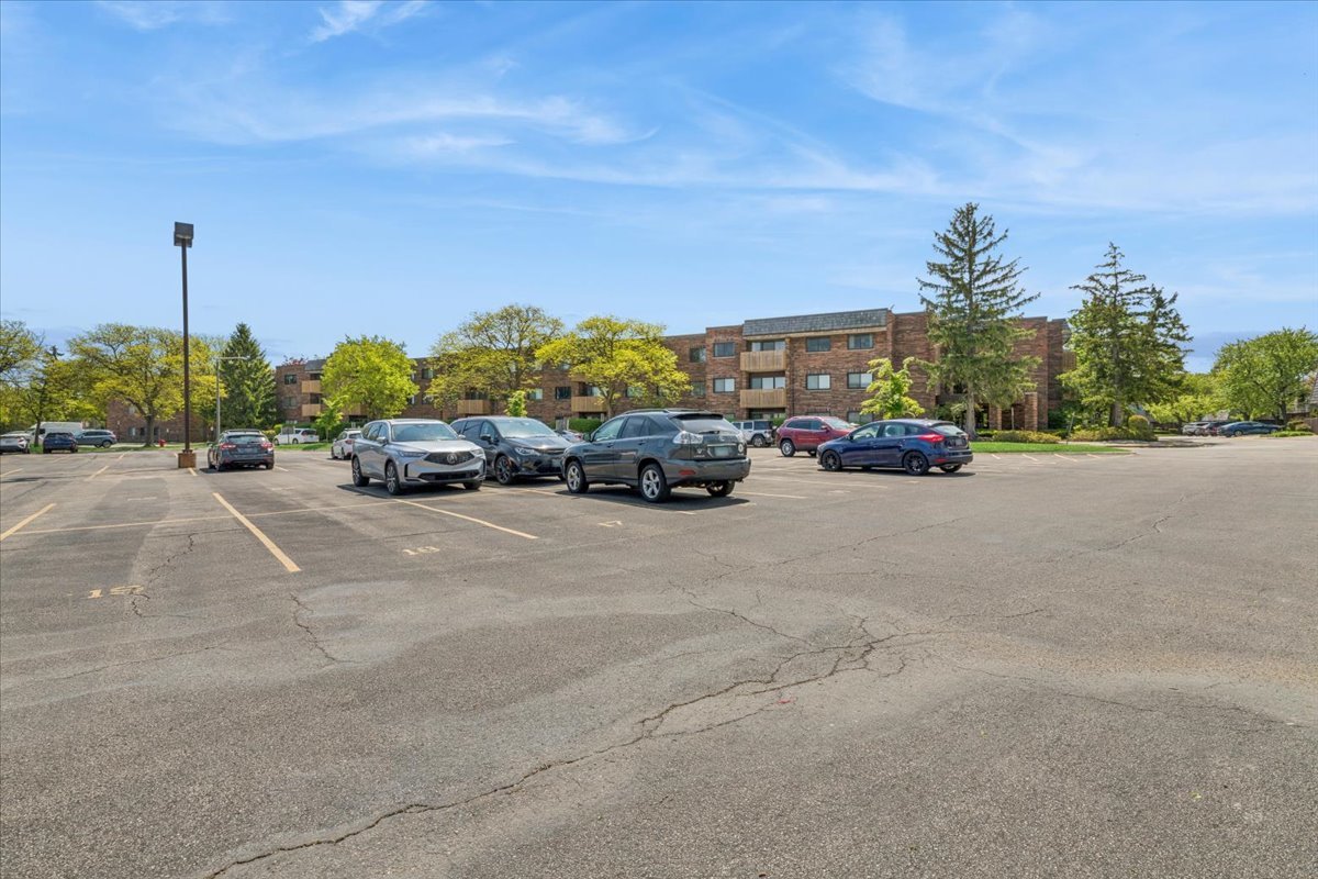 925 Spring Hill Drive Unit: 102