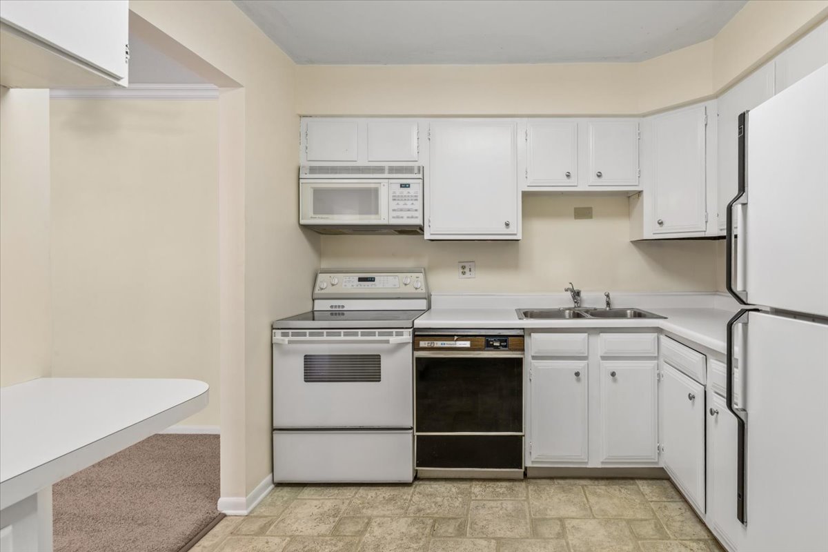 925 Spring Hill Drive Unit: 102
