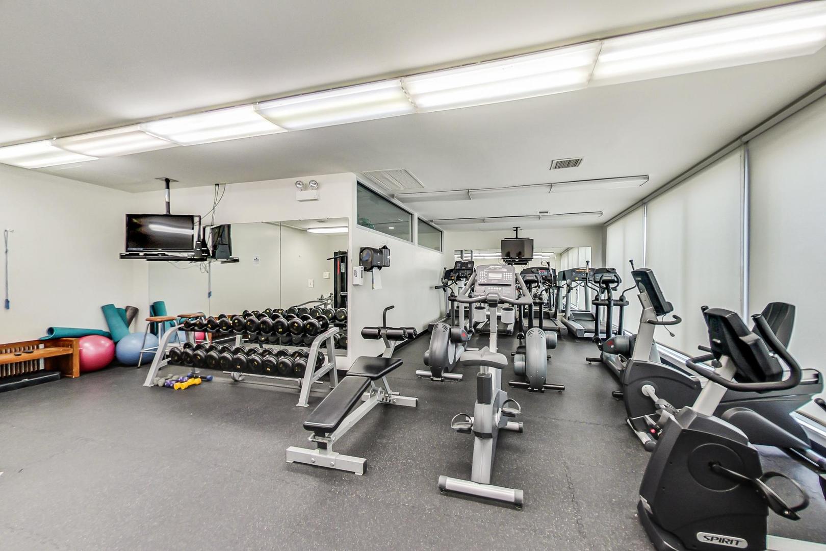 4800 S CHICAGO BEACH Drive Unit: 912S