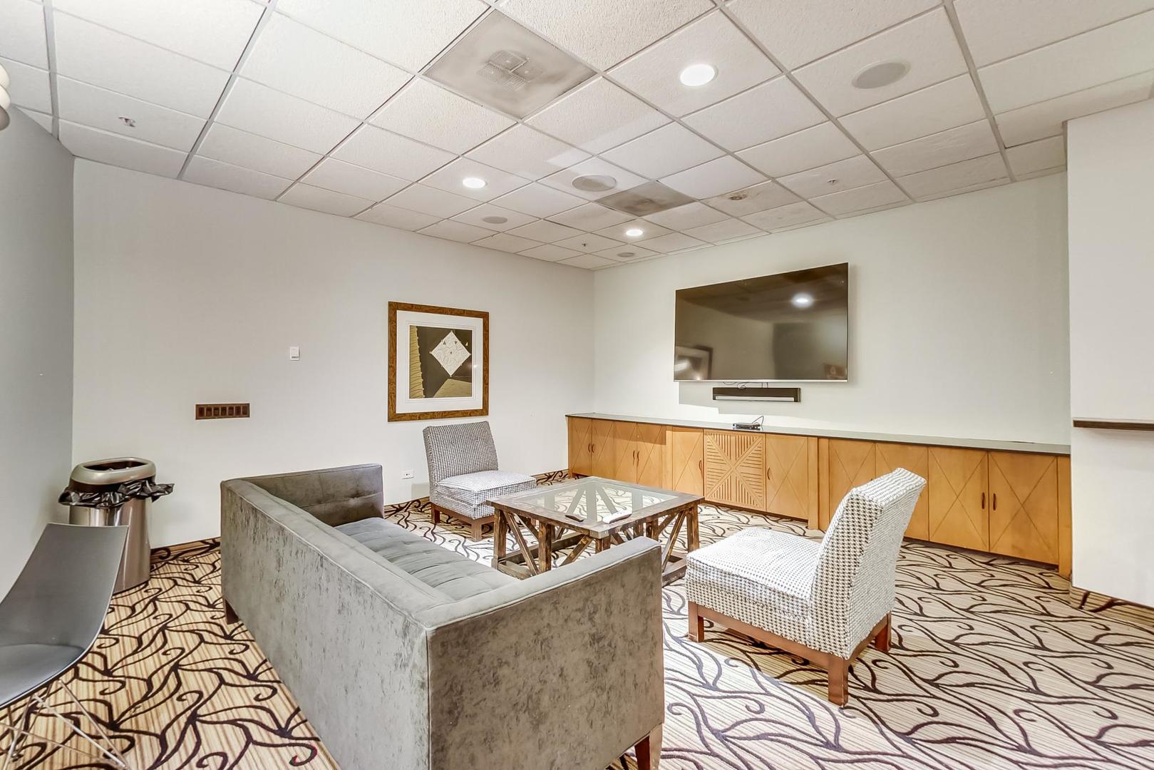 545 N Dearborn Street Unit: 1903
