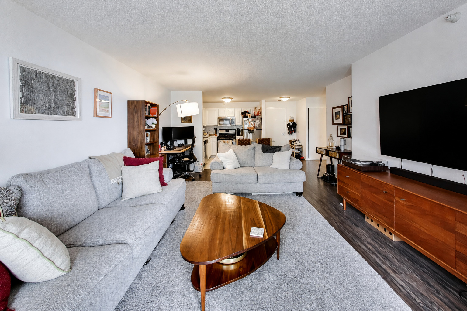 545 N Dearborn Street Unit: 1903