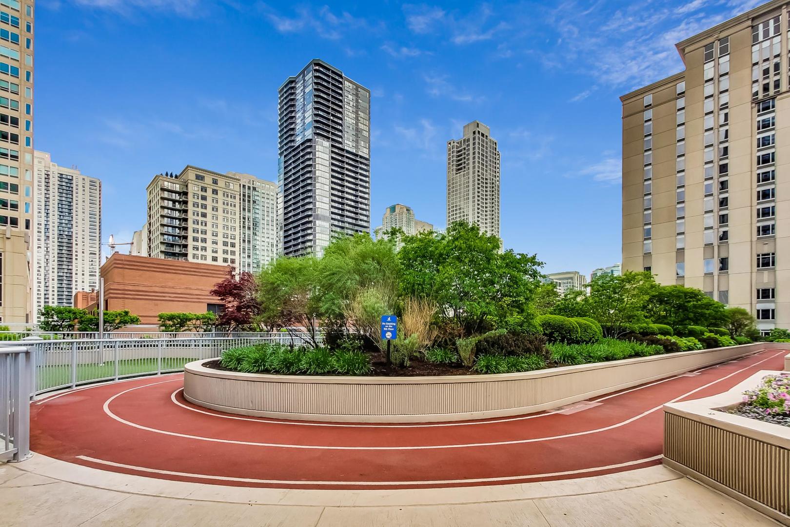 545 N Dearborn Street Unit: 1903