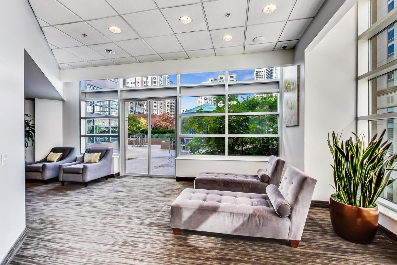 545 N Dearborn Street Unit: 1903