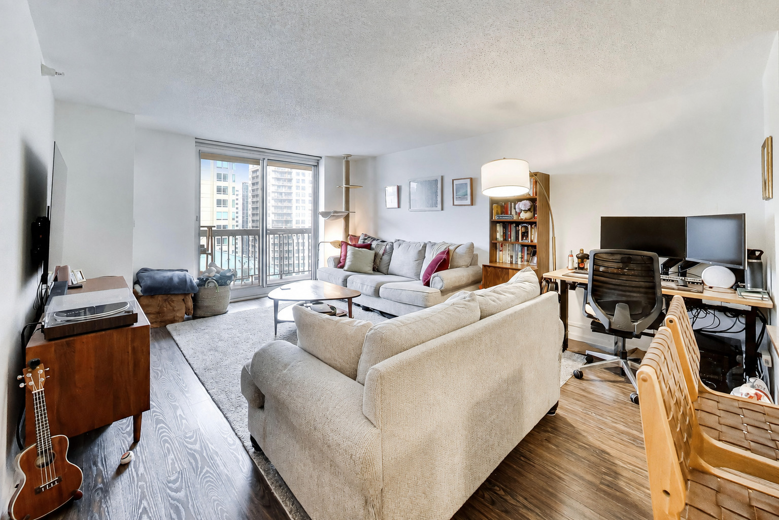 545 N Dearborn Street Unit: 1903