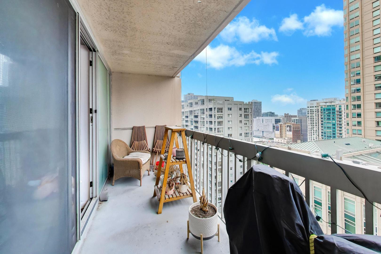 545 N Dearborn Street Unit: 1903