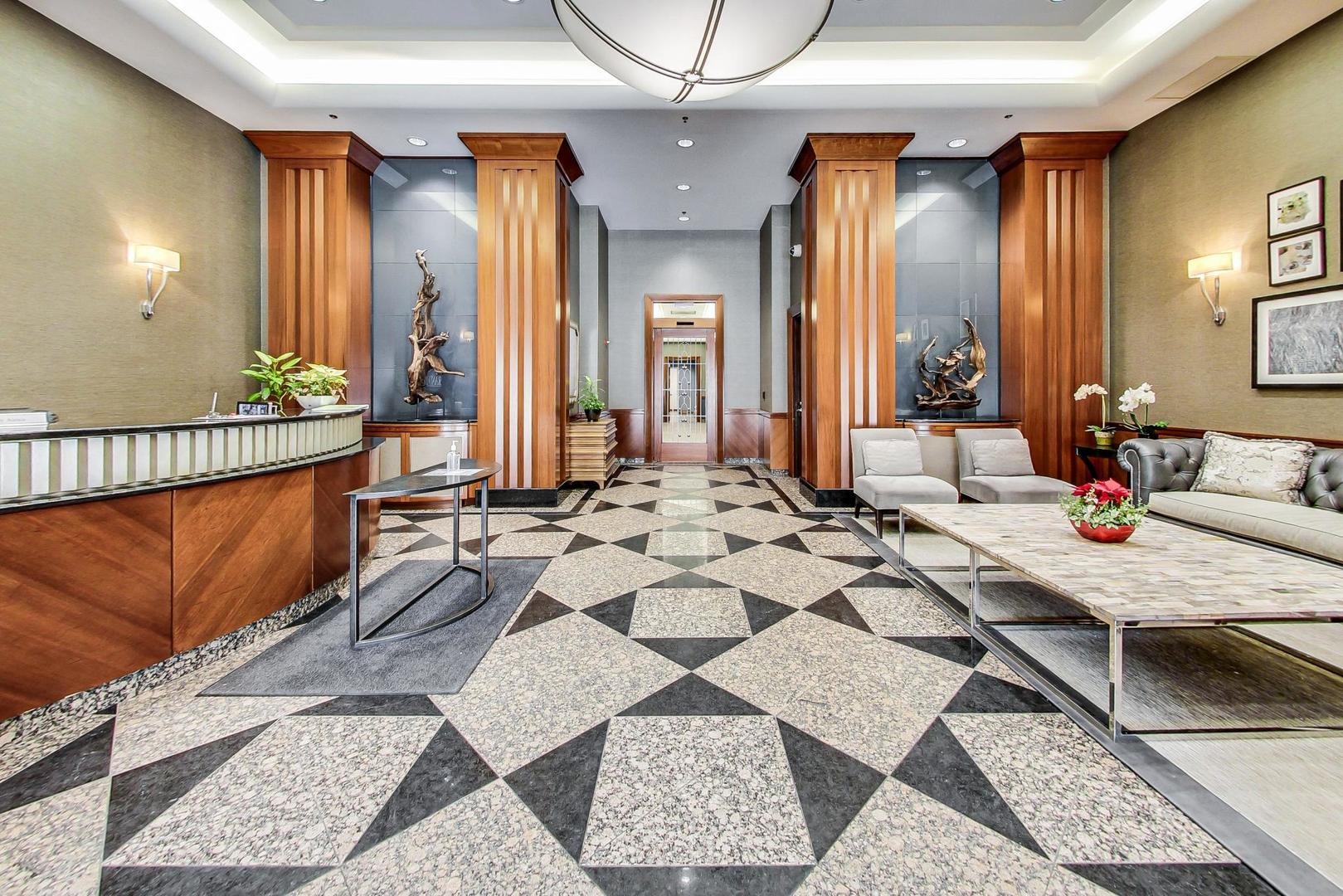545 N Dearborn Street Unit: 1903