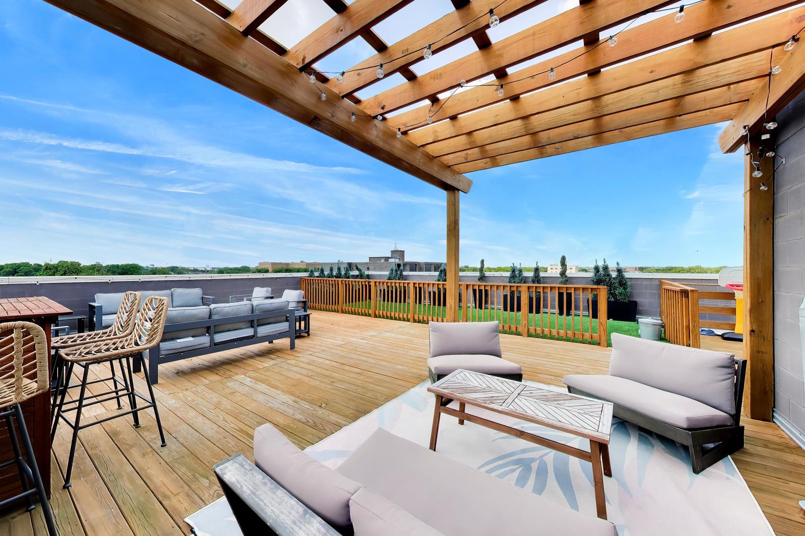 3024 W Irving Park Road Unit: 3S